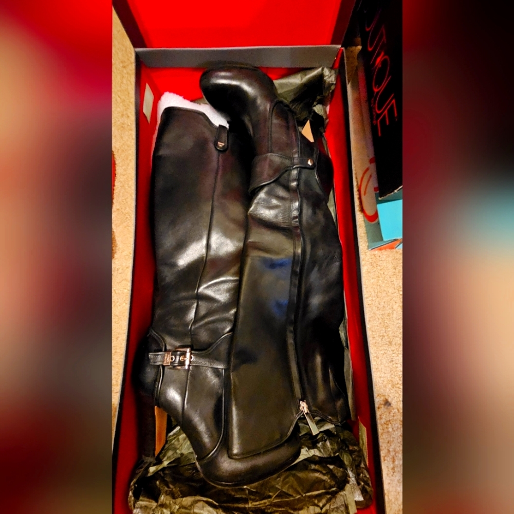 Vince Camuto Cassia Black High BOOTS 7.5 EUC
